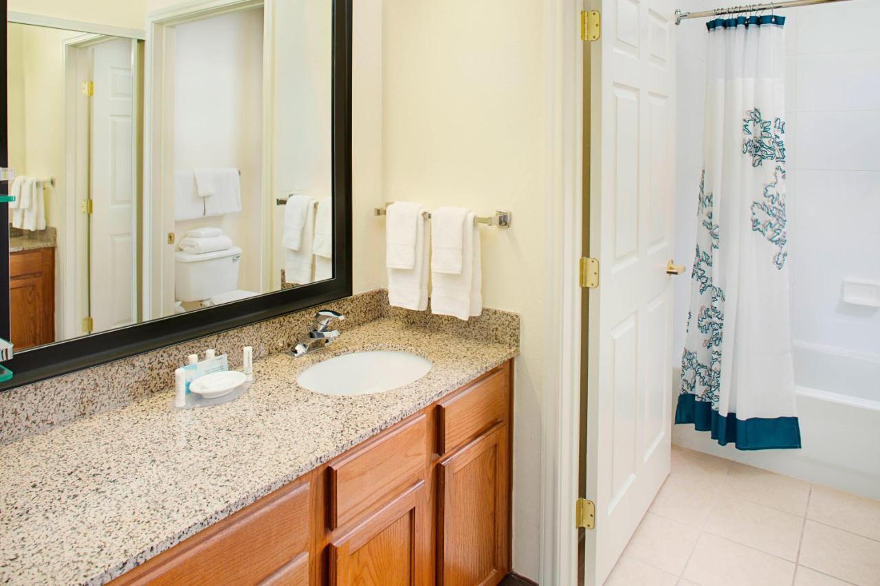 Residence Inn Dallas Park Central Екстер'єр фото