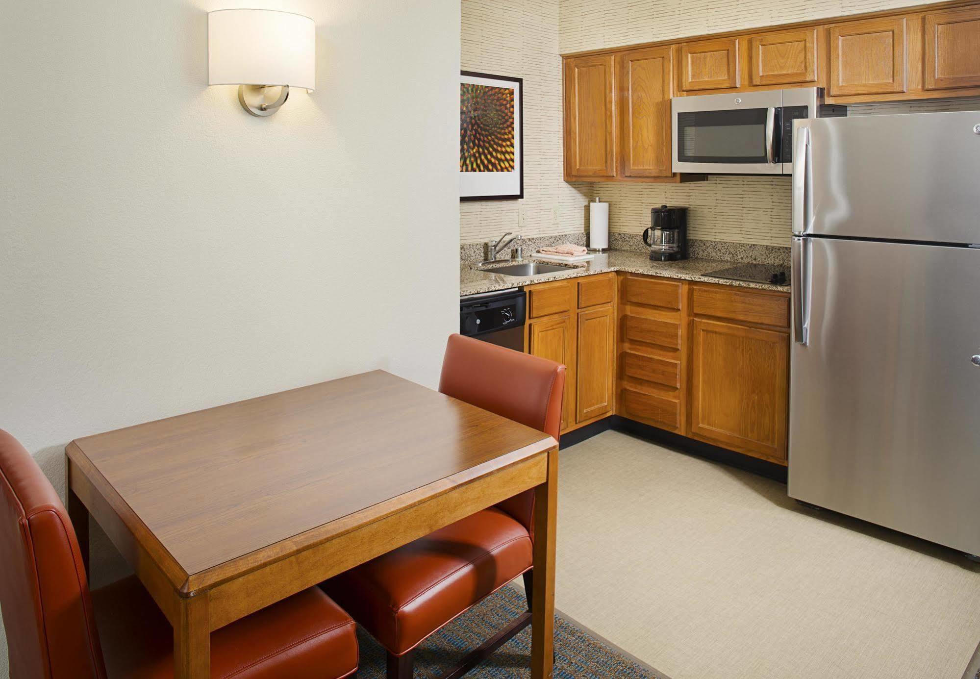 Residence Inn Dallas Park Central Екстер'єр фото