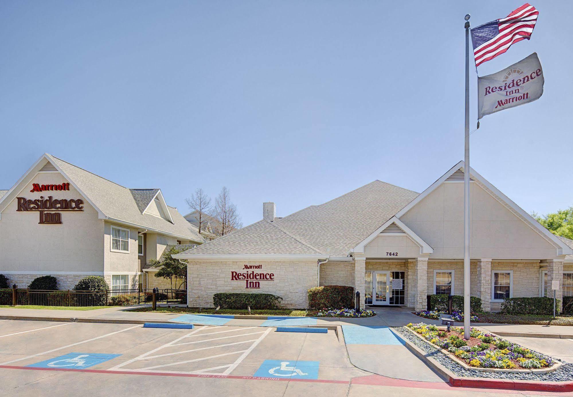 Residence Inn Dallas Park Central Екстер'єр фото